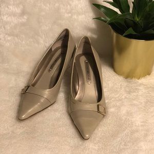Bandolino pointed toe shoes  Size: 5M